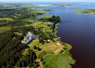 Эстония - Лиго на бегегу Чудского озера в санатории Вярска